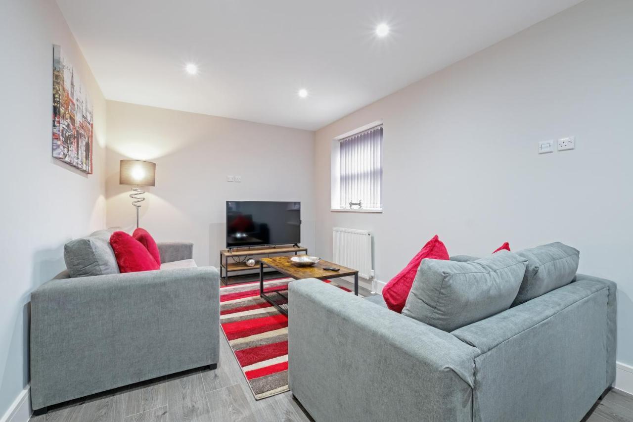 Crown Place 2 & 3 Bedroom Luxury Apts With Parking In Shepperton By 360Stays Esterno foto